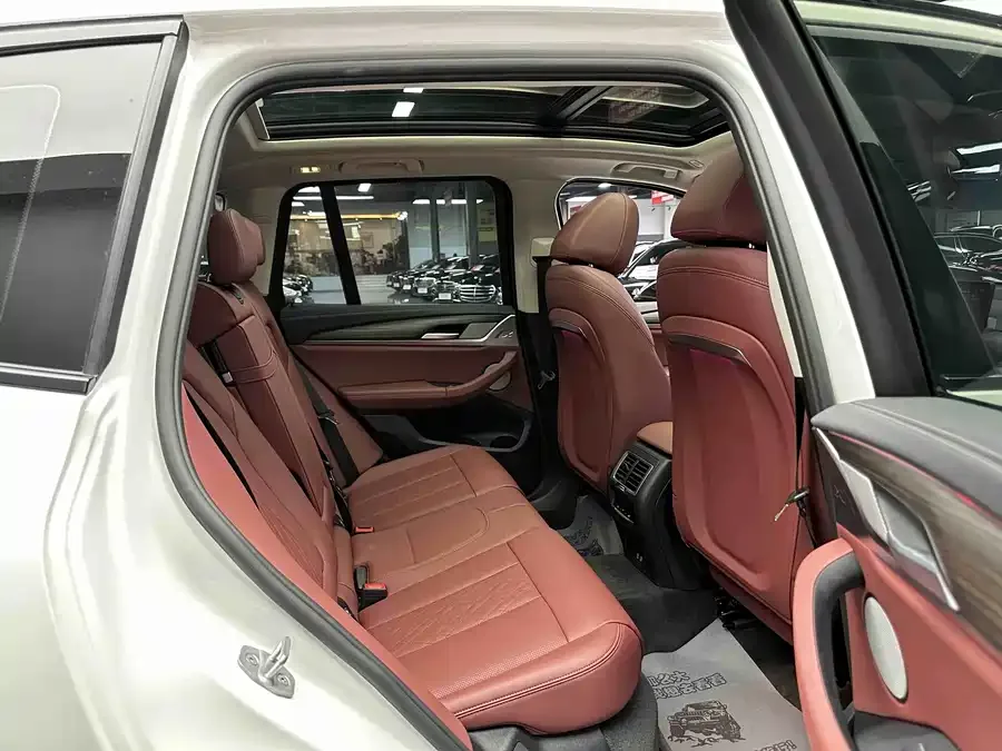 BMW X3 2023 facelift xDrive30i Leading M Night Edition 2024 — миниатюра 3
