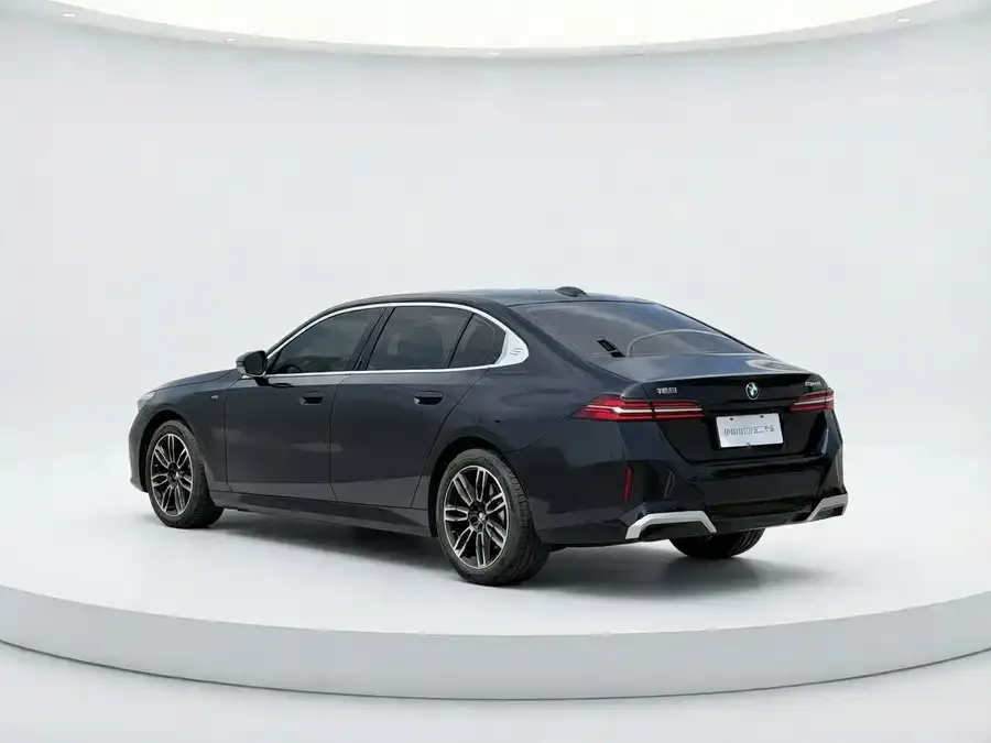 BMW 5 Series BMW 5 Series 2024 525Li M Sports Package 2024 — миниатюра 2