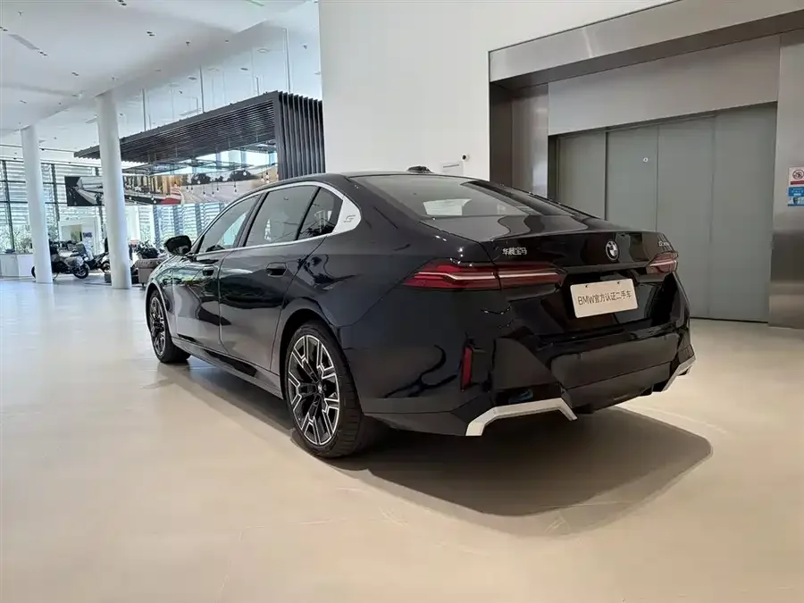 BMW 5 Series BMW 5 Series 2025 530Li Exclusive M Sport Package 2025 — миниатюра 2
