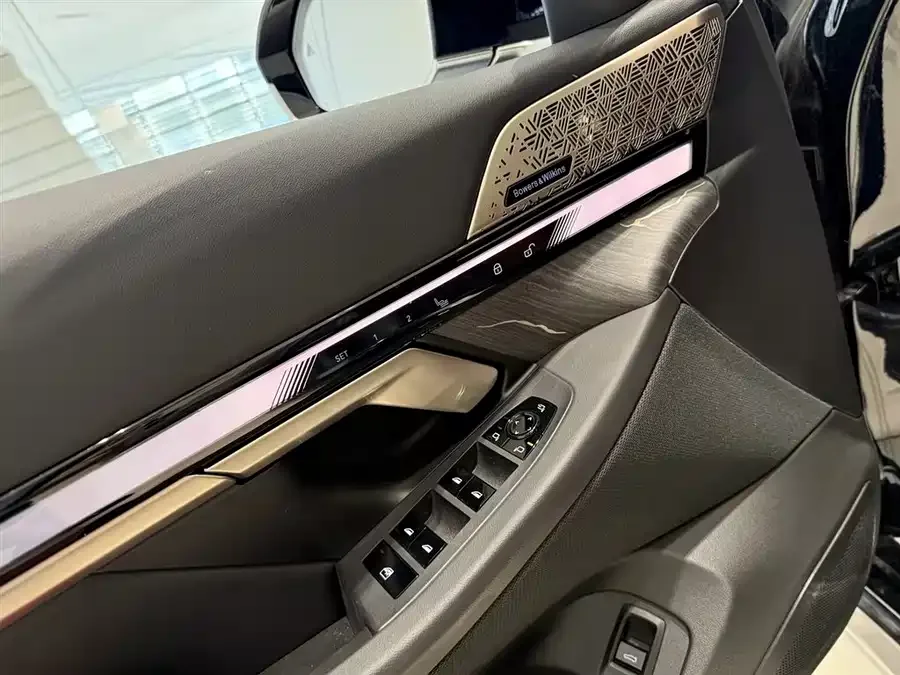 BMW 5 Series BMW 5 Series 2025 530Li Exclusive M Sport Package 2025 — миниатюра 5