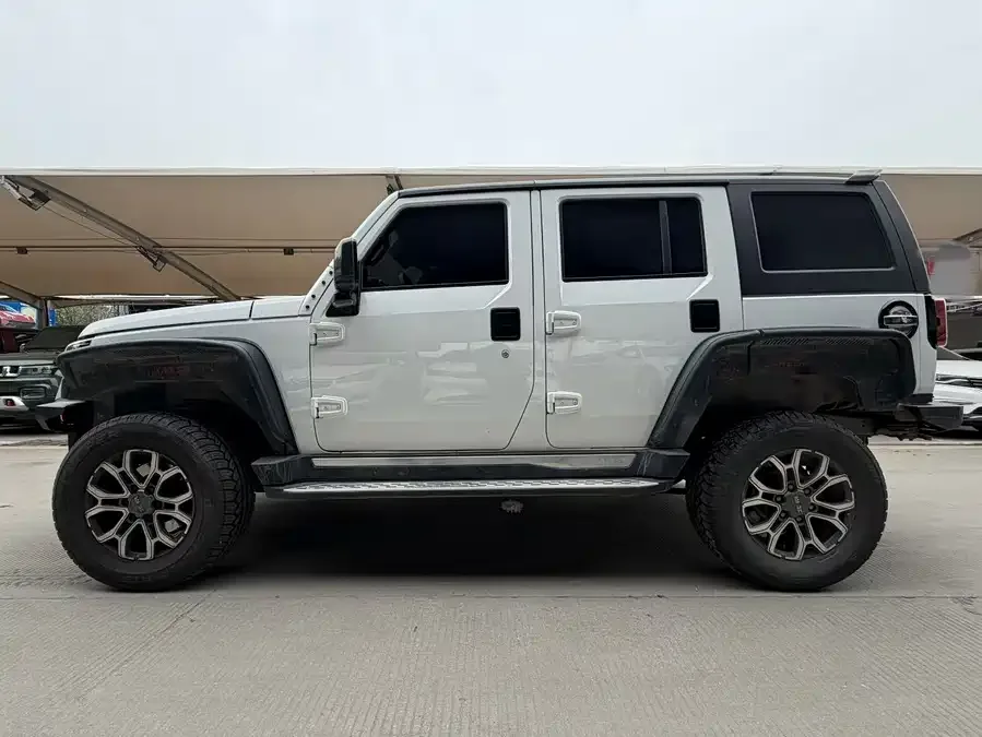 BAIC BJ40 Beijing Off-road BJ40 2023 2.0T Automatic 4WD City Hunter Edition Knight Edition 2023 — миниатюра 3