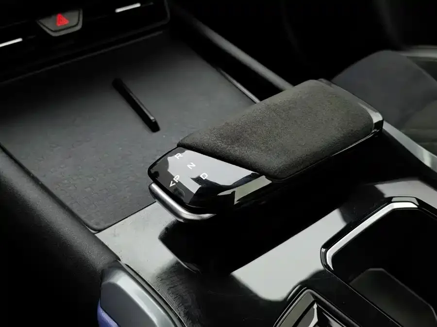 Changan UNI-T Changan UNI-T 2023 second generation 1.5T sports version flagship model 2023 — миниатюра 4