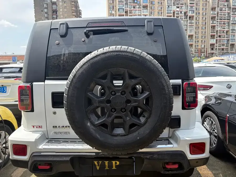 BAIC BJ40 Beijing Off-road BJ40 2023 2.0D Automatic 4WD Blade Hero Edition Knight Type (Front and Rear Electric Locks) 2023 — миниатюра 2
