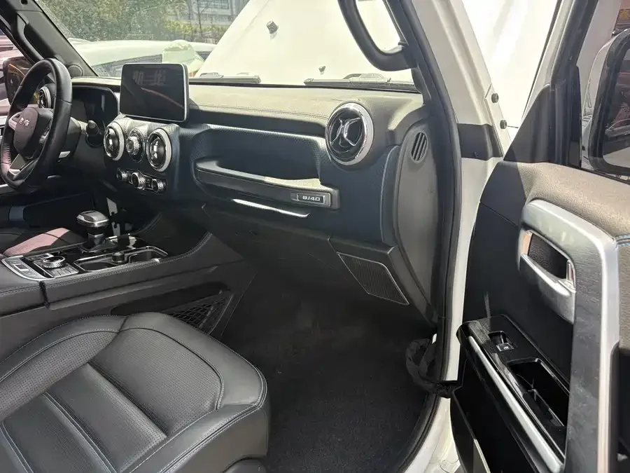 BAIC BJ40 Beijing Off-road BJ40 2023 2.0D Automatic 4WD Blade Hero Edition Knight Type (Front and Rear Electric Locks) 2023 — миниатюра 4