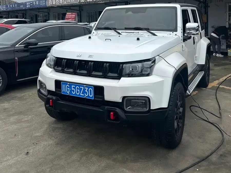 BAIC BJ40 Beijing Off-road BJ40 2023 2.0D Automatic 4WD Blade Hero Edition Knight Type (Front and Rear Electric Locks) 2023 — фото 1, купить с доставкой в Москву