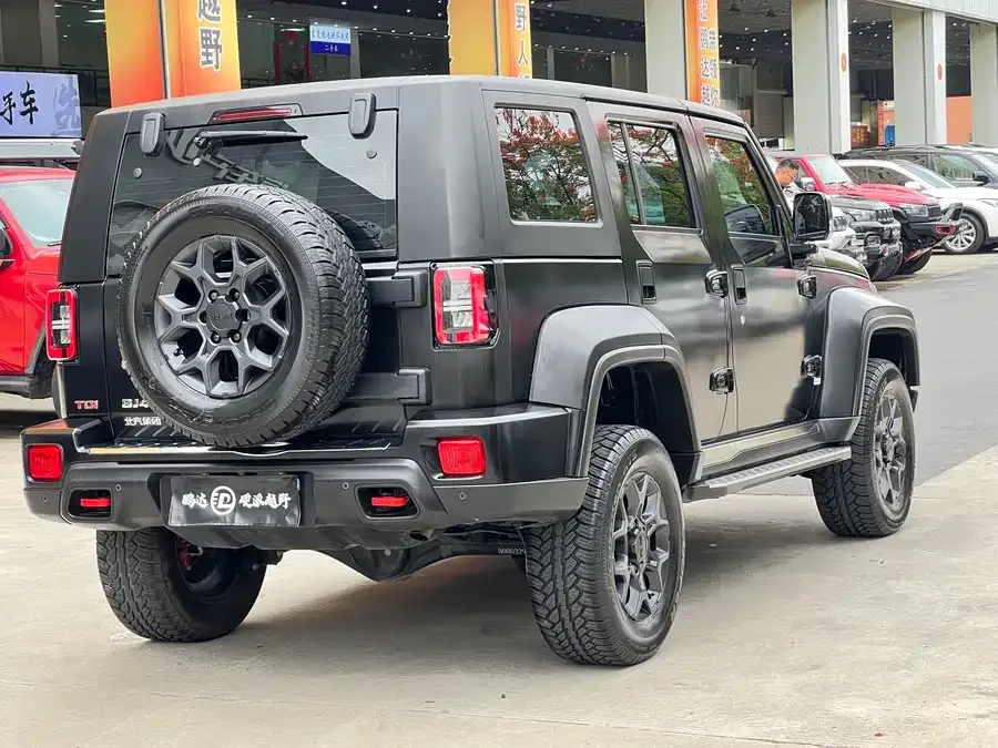 BAIC BJ40 Beijing Off-road BJ40 2024 2.0D Blade Hero Glory Edition 2025 — миниатюра 3