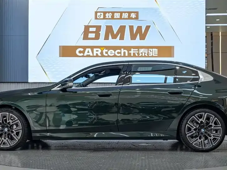 BMW 5 Series BMW 5 Series 2025 530Li Exclusive M Sport Package 2025 — миниатюра 3