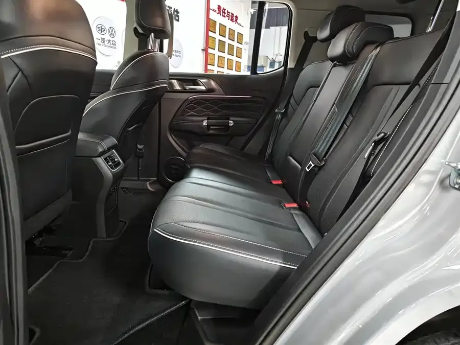 Tank 300 Tank 300 2023 City Edition 2.0T Very Stylish 2023 — миниатюра 5