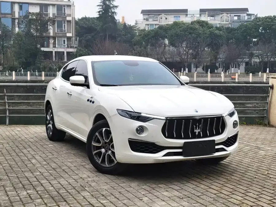 Maserati Levante Levante 2022 2.0T GT Edge Edition 2022 — миниатюра 3