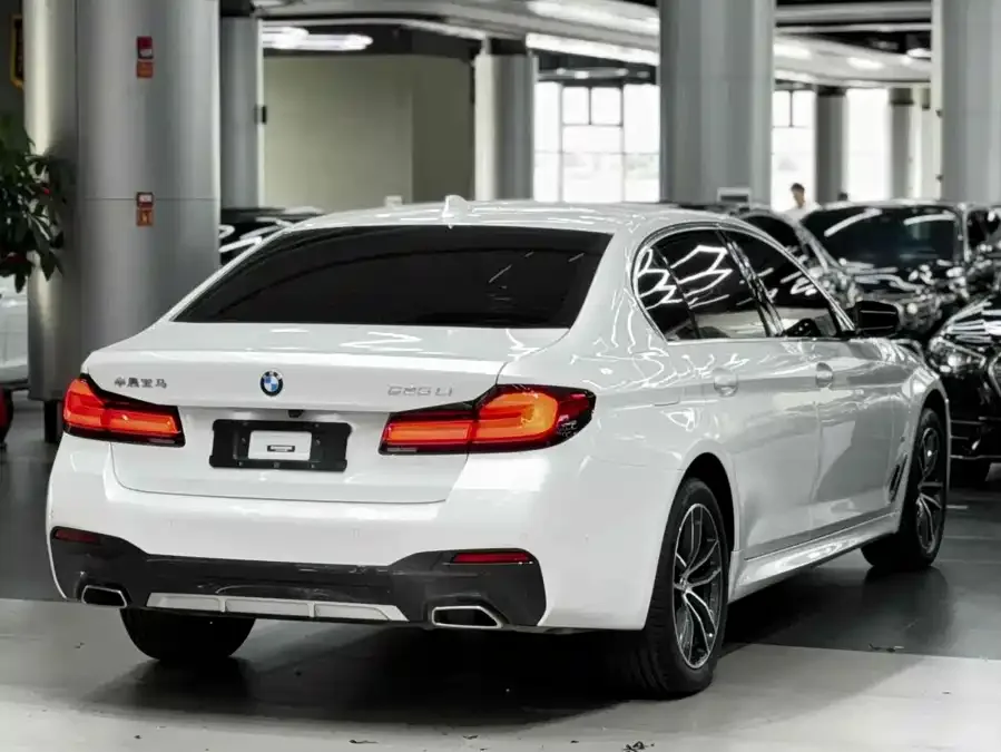 BMW 5 Series BMW 5 Series 2022 facelift 525Li M sports package 2024 — миниатюра 3