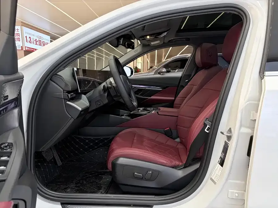 BMW 5 Series BMW 5 Series 2025 530Li Leading M Sport Package 2025 — миниатюра 3