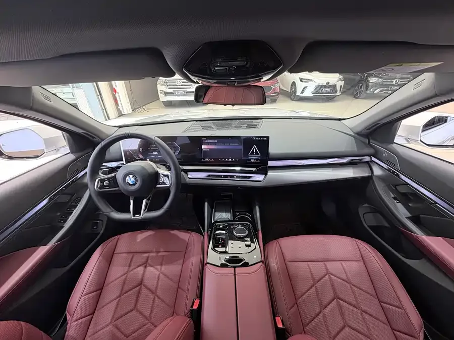 BMW 5 Series BMW 5 Series 2025 530Li Leading M Sport Package 2025 — миниатюра 4