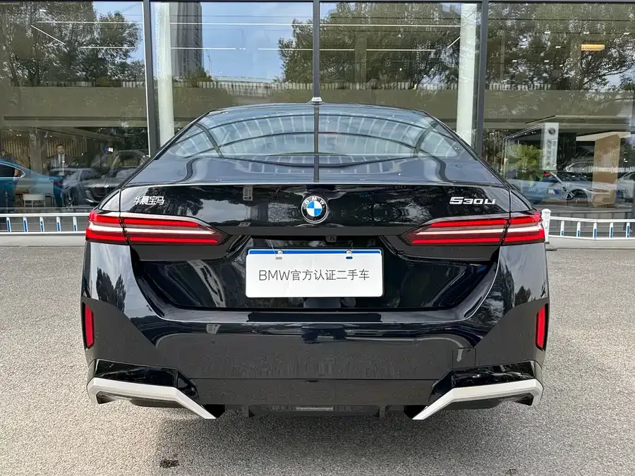 BMW 5 Series BMW 5 Series 2025 530Li Exclusive M Sport Package 2025 — миниатюра 2
