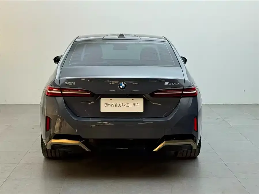 BMW 5 Series BMW 5 Series 2024 530Li Exclusive M Sports Package 2024 — миниатюра 2