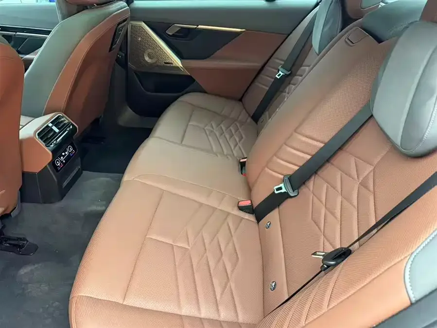 BMW 5 Series BMW 5 Series 2024 530Li Exclusive M Sports Package 2024 — миниатюра 3