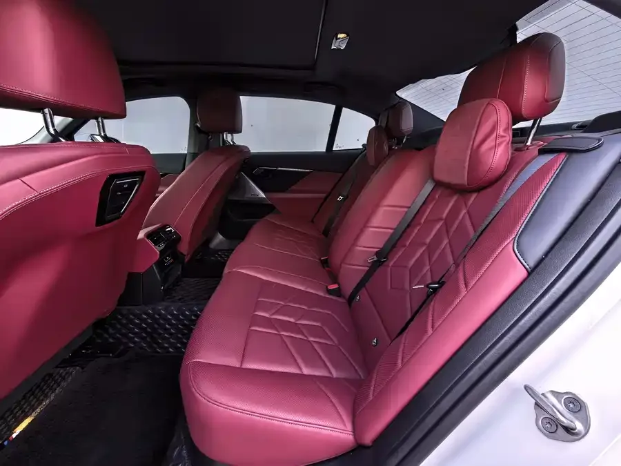 BMW 5 Series BMW 5 Series 2024 530Li Leading M Sports Package 2024 — миниатюра 2