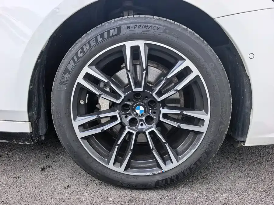 BMW 5 Series BMW 5 Series 2024 530Li Leading M Sports Package 2024 — миниатюра 3