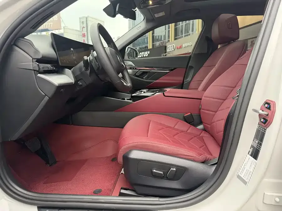 BMW 5 Series BMW 5 Series 2024 530Li Leading M Sports Package 2025 — миниатюра 4