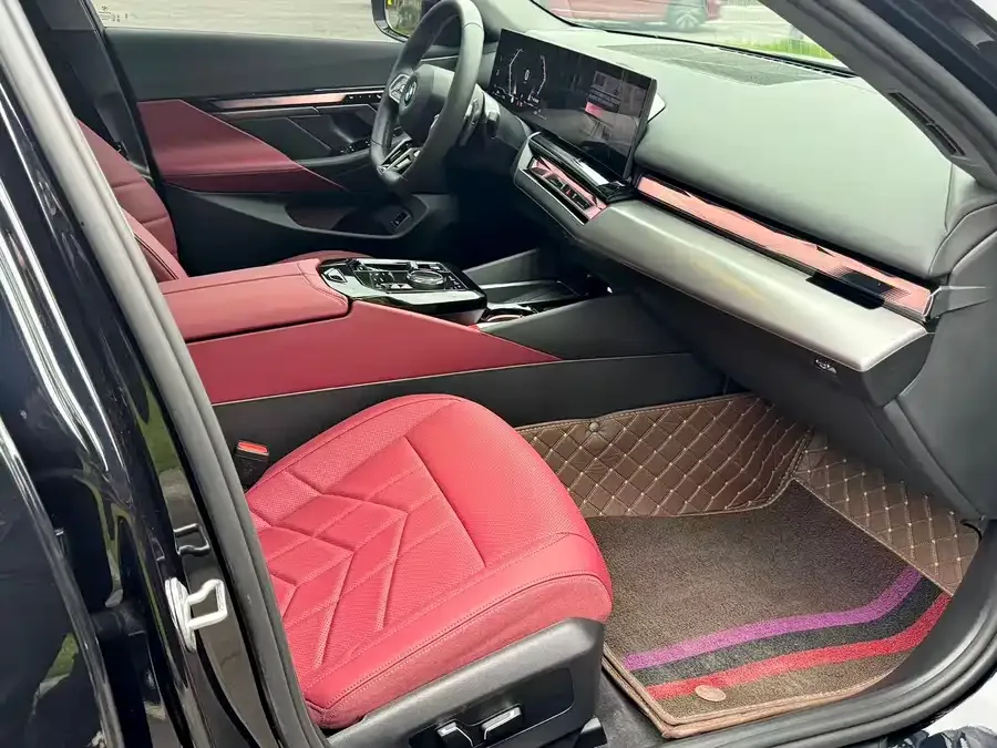 BMW 5 Series BMW 5 Series 2025 530Li Leading M Sport Package 2025 — миниатюра 3