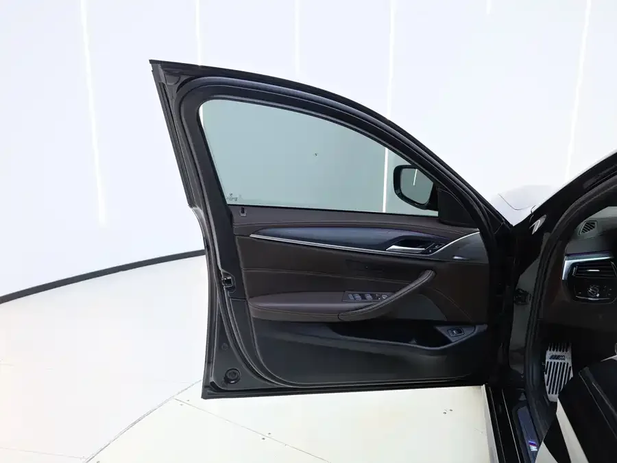 BMW 5 Series BMW 5 Series 2022 facelift 530Li Leading M Sport Package 2023 — миниатюра 3