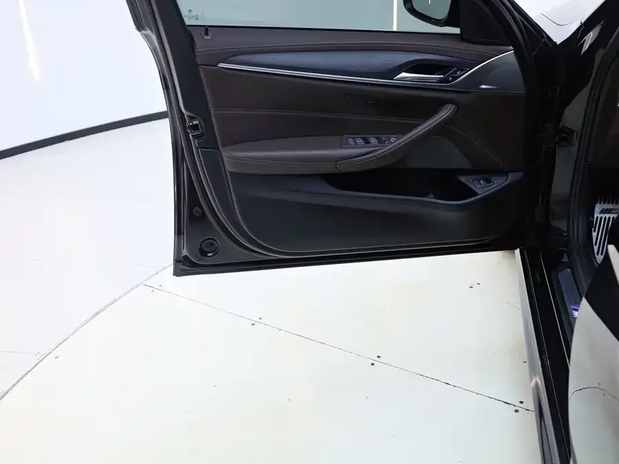 BMW 5 Series BMW 5 Series 2022 facelift 530Li Leading M Sport Package 2023 — миниатюра 4
