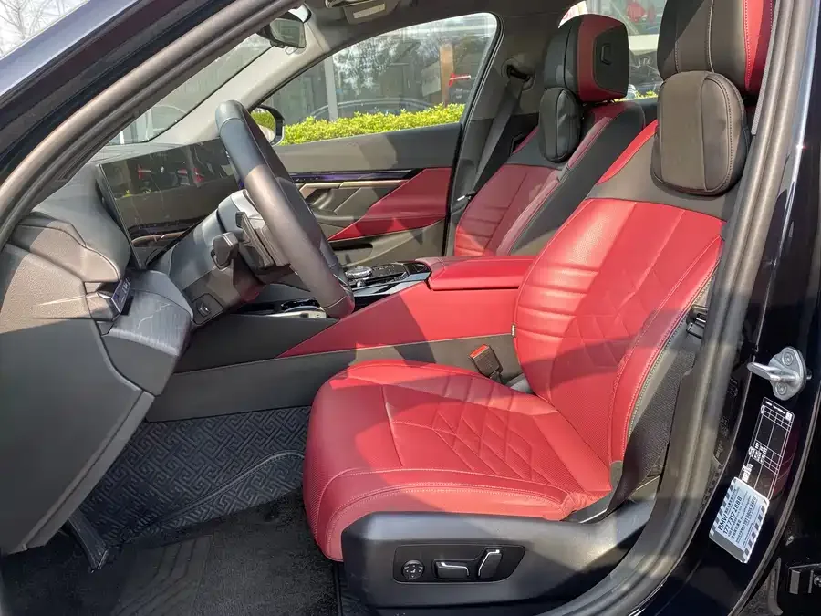BMW 5 Series BMW 5 Series 2025 530Li Exclusive M Sport Package 2025 — миниатюра 4