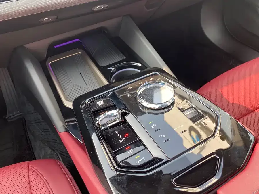 BMW 5 Series BMW 5 Series 2025 530Li Exclusive M Sport Package 2025 — миниатюра 5