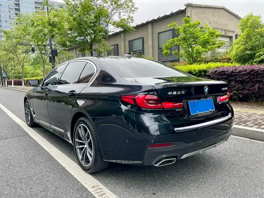 BMW 5 Series BMW 5 Series 2022 facelift 525Li M sports package 2023 — миниатюра 2