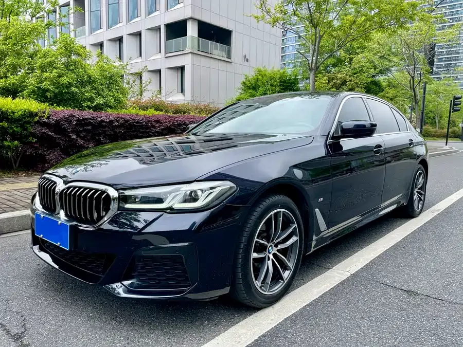 BMW 5 Series BMW 5 Series 2022 facelift 525Li M sports package 2023 — фото 1, купить с доставкой в Москву