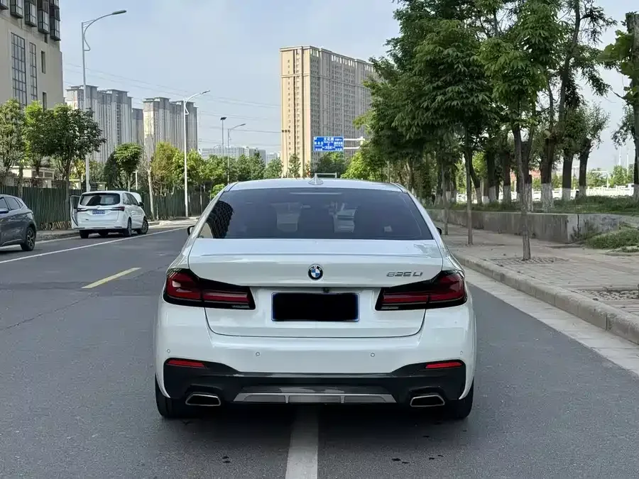 BMW 5 Series BMW 5 Series 2022 facelift 525Li M sports package 2022 — миниатюра 2