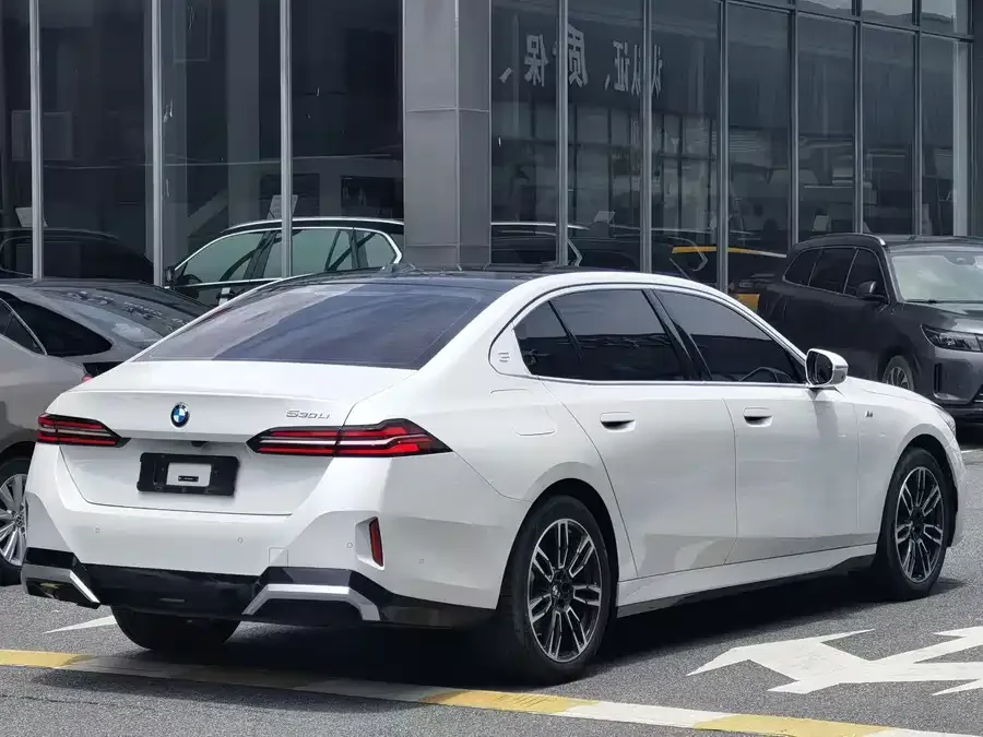 BMW 5 Series BMW 5 Series 2024 530Li Leading M Sports Package 2024 — миниатюра 3