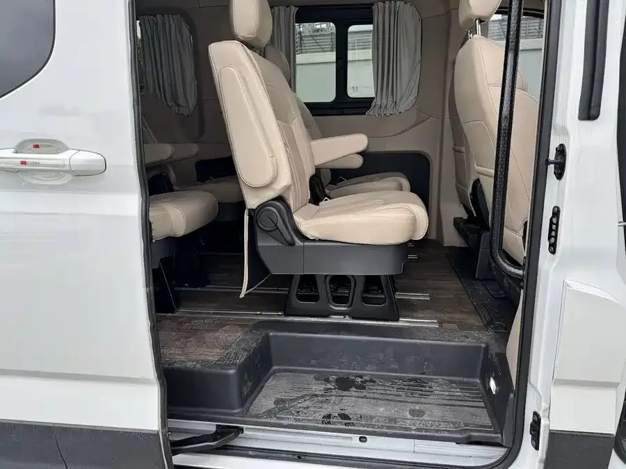 Maxus Xintu V90 Xintu V90 2024 Zhida Operation Edition 2.0T Automatic Rear-wheel Drive Long Axis High-top Rear Single Tire 9 Seaters 2023 — миниатюра 3
