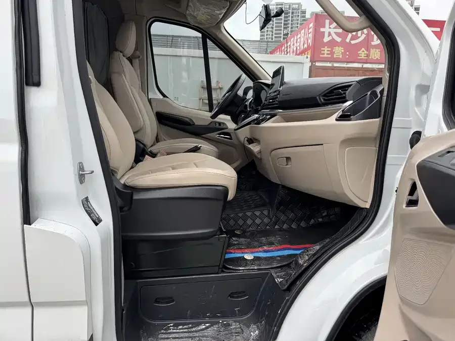 Maxus Xintu V90 Xintu V90 2024 Zhida Operation Edition 2.0T Automatic Rear-wheel Drive Long Axis High-top Rear Single Tire 9 Seaters 2023 — миниатюра 5