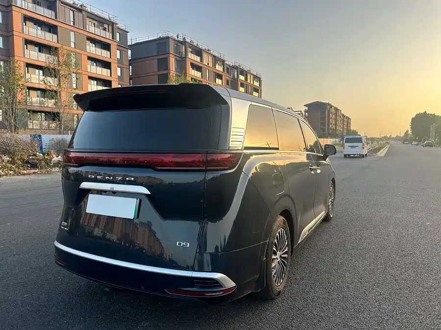 BYD D9 BYD D9 2022 DM-i 970 4WD Flagship Model 2023 — миниатюра 3