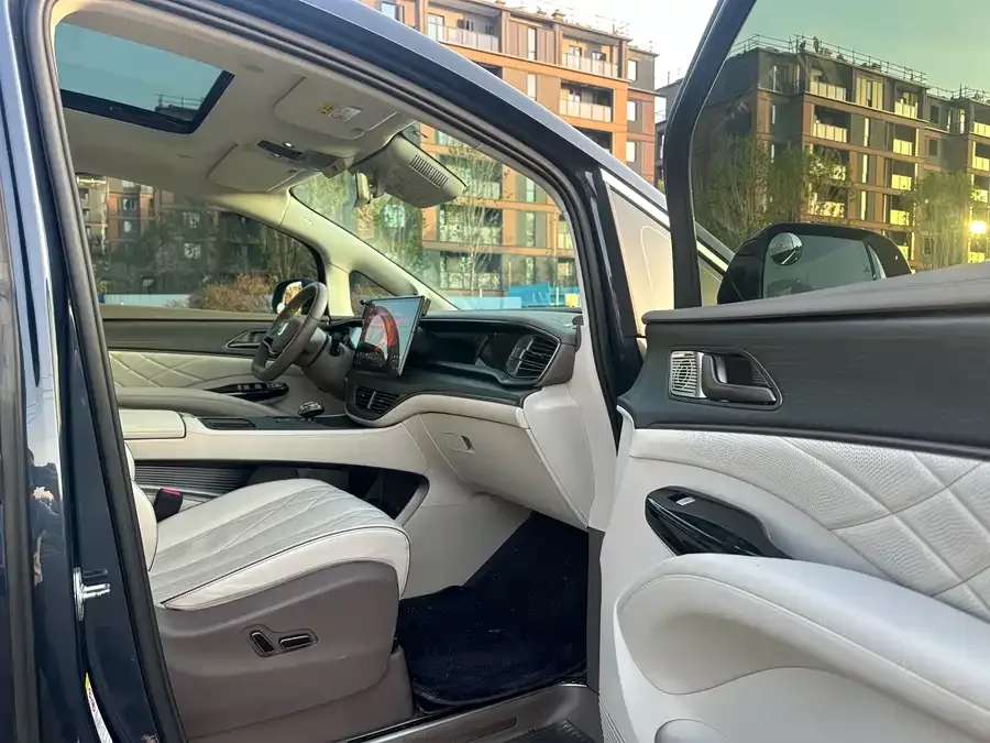 BYD D9 BYD D9 2022 DM-i 970 4WD Flagship Model 2023 — миниатюра 4