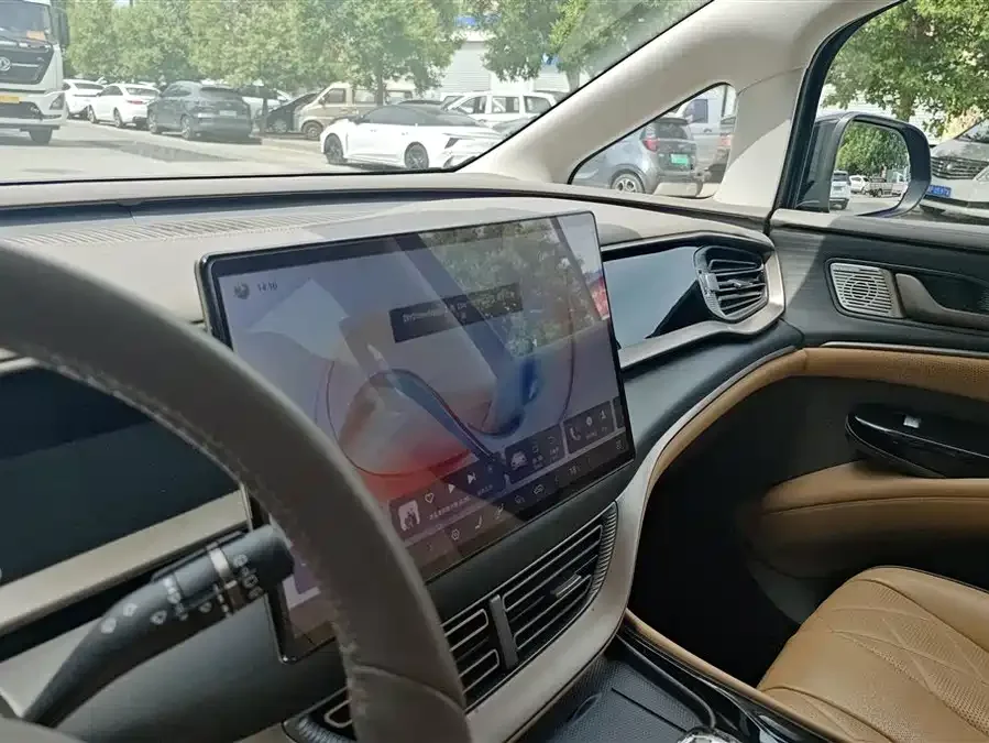 BYD D9 DENZA D9 2024 DM-i 980 4WD Premium Edition 2024 — миниатюра 4