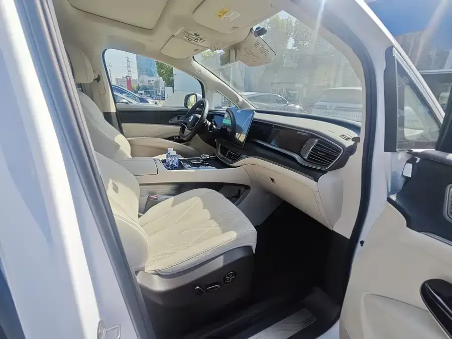BYD D9 Denza D9 2025 DM-i Intelligent Driving Edition 1020 Four-Wheel Drive Flagship Model 2025 — миниатюра 3