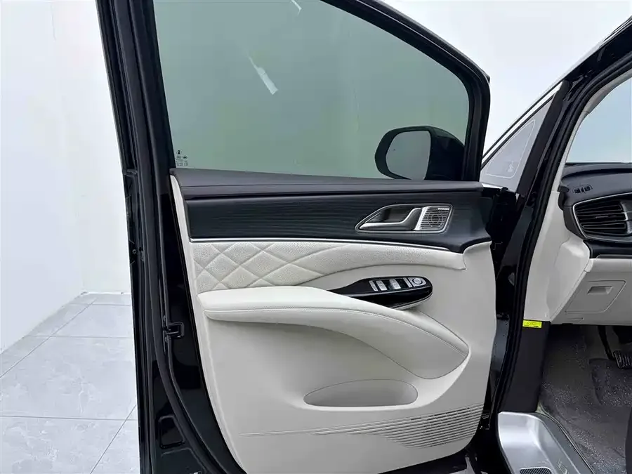 BYD D9 DENZA D9 2024 DM-i 980 4WD Premium Edition 2024 — миниатюра 5