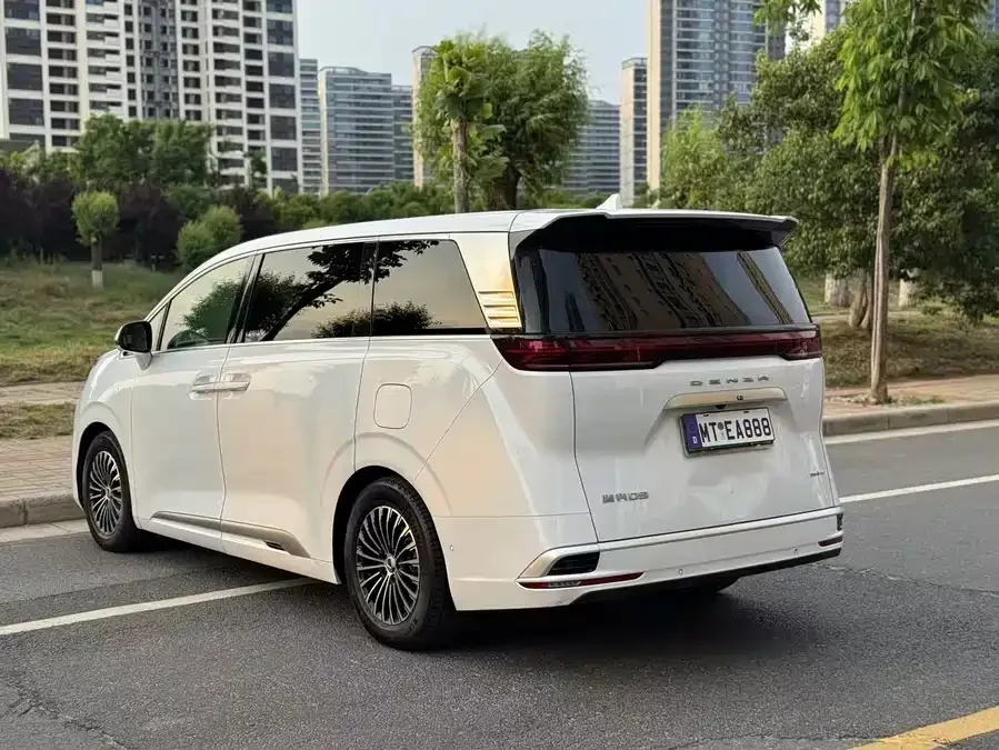BYD D9 BYD D9 2022 DM-i 970 4WD Flagship Model 2023 — миниатюра 3