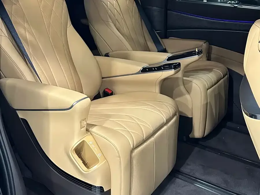 BYD D9 BYD D9 2025 DM-i Intelligent Driving Edition 1020 4WD Premium Edition 2026 — миниатюра 2