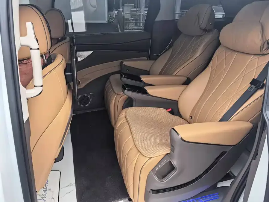 BYD D9 DENZA D9 2022 DM-i 970 4WD Premium Edition 2024 — миниатюра 3