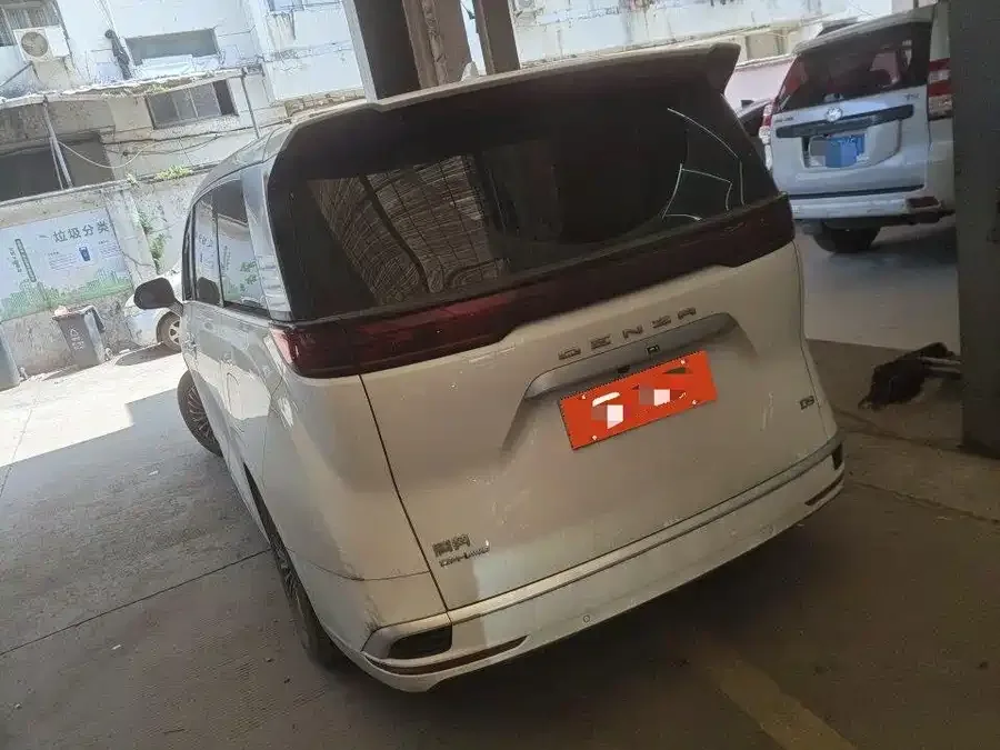 BYD D9 BYD D9 2022 DM-i 970 4WD Flagship Model 2023 — миниатюра 4