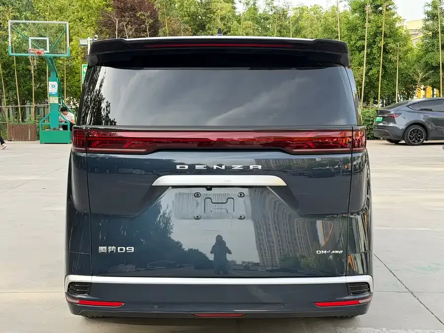 BYD D9 DENZA D9 2022 DM-i 970 4WD Premium Edition 2023 — миниатюра 2