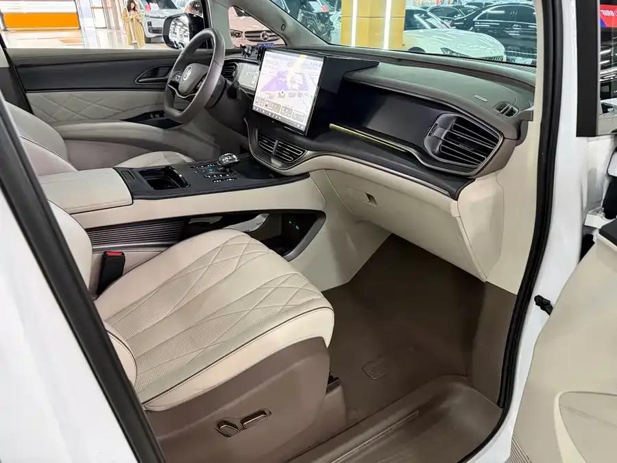 BYD D9 BYD D9 2022 DM-i 970 4WD Flagship Model 2023 — миниатюра 4