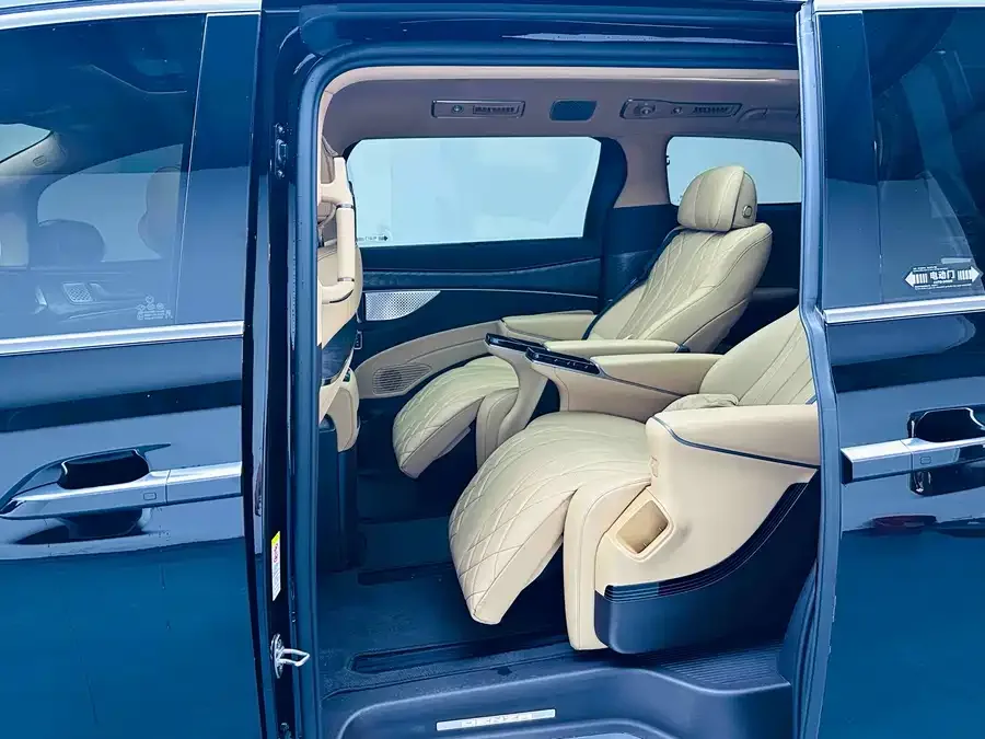 BYD D9 Denza D9 2025 DM-i 2WD Premium Edition 2025 — миниатюра 2