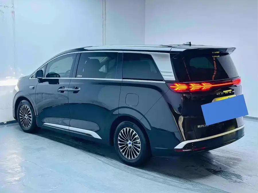 BYD D9 Denza D9 2025 DM-i 2WD Premium Edition 2025 — миниатюра 5
