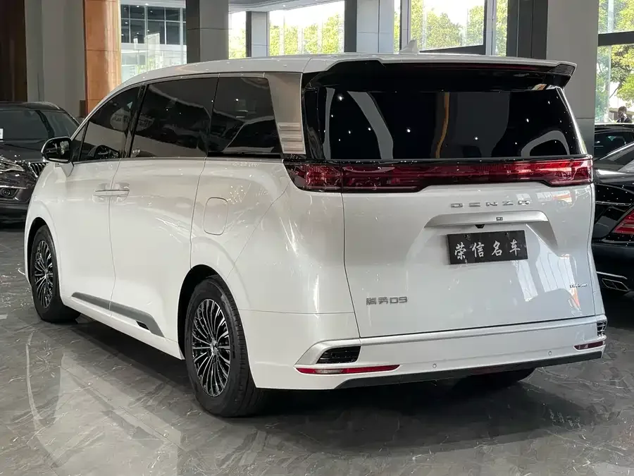 BYD D9 DENZA D9 2024 DM-i 980 4WD Premium Edition 2025 — миниатюра 2