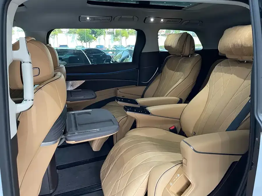 BYD D9 DENZA D9 2024 DM-i 980 4WD Premium Edition 2025 — миниатюра 3