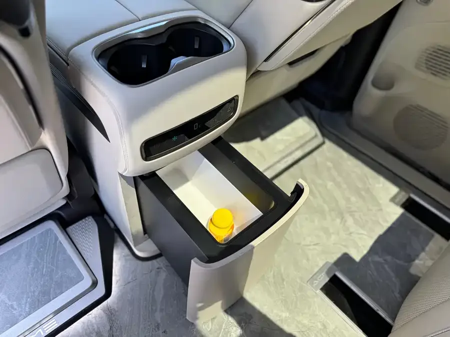 BYD D9 Denza D9 2025 EV Smart Driving Edition 600 4WD Flagship Model 2025 — миниатюра 4