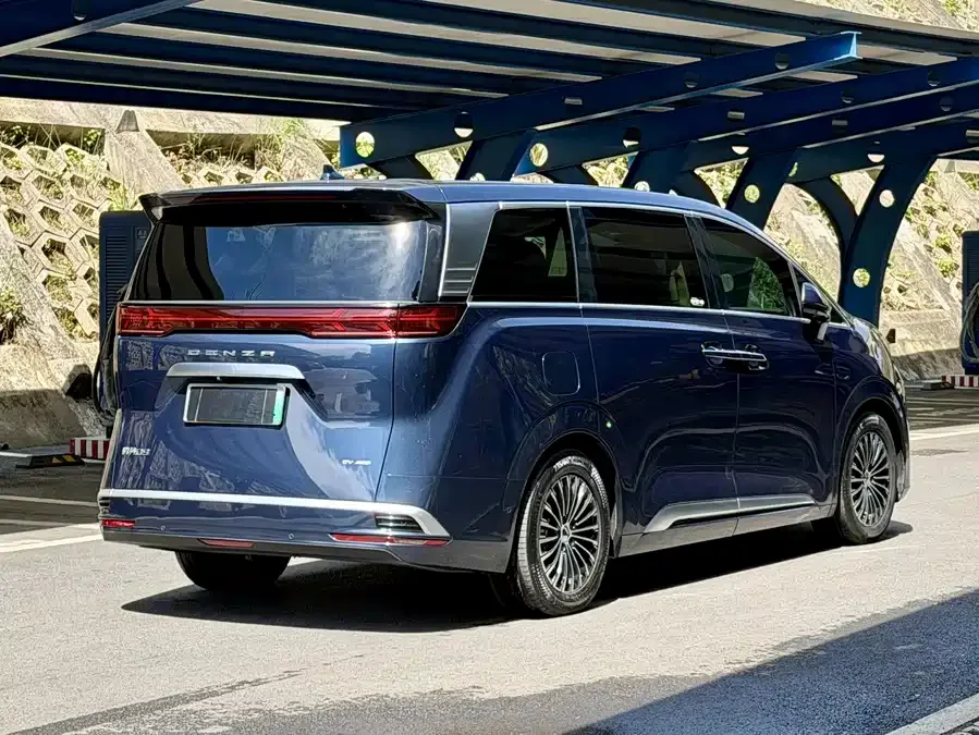 BYD D9 Denza D9 2022 EV 600 4WD Flagship 2023 — миниатюра 2